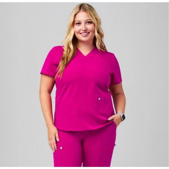 ✨Fabletics Method Flex 2-Pocket Scrub Sz 2X Pink Top✨ - Picture 1 of 10